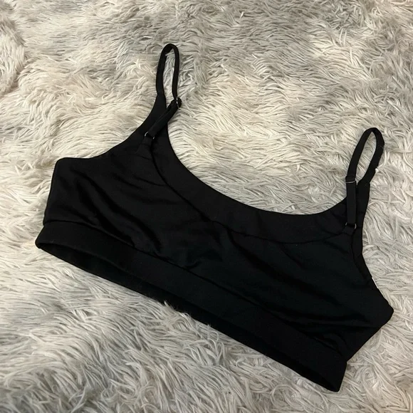 White fox sports bra - Picture 3 of 7